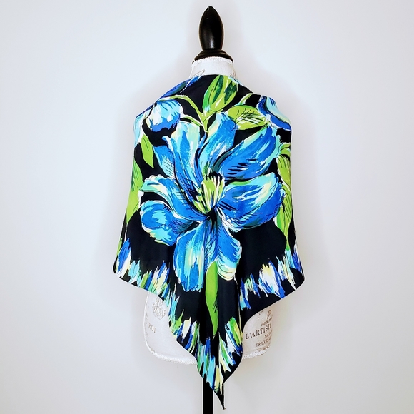Beautiful Large Square Floral Scarf Like New - Picture 3 of 8